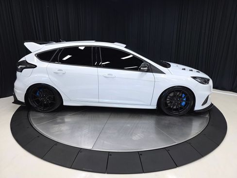 Used 2017 Ford Focus RS AWD/4WD image 16