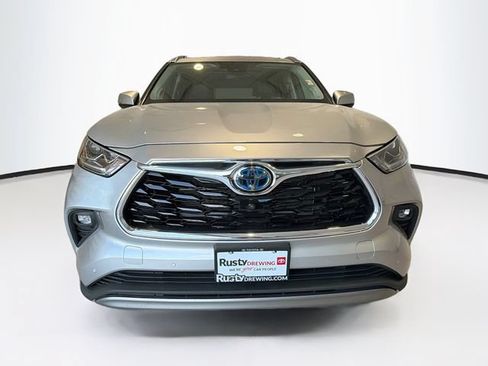 Certified 2022 Toyota Highlander Platinum AWD/4WD image 2