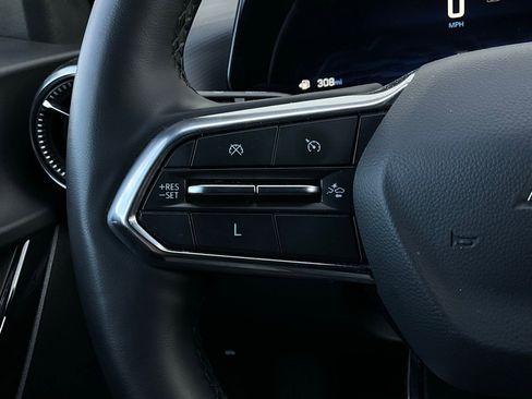 Used 2025 Chevrolet Equinox LT image 32