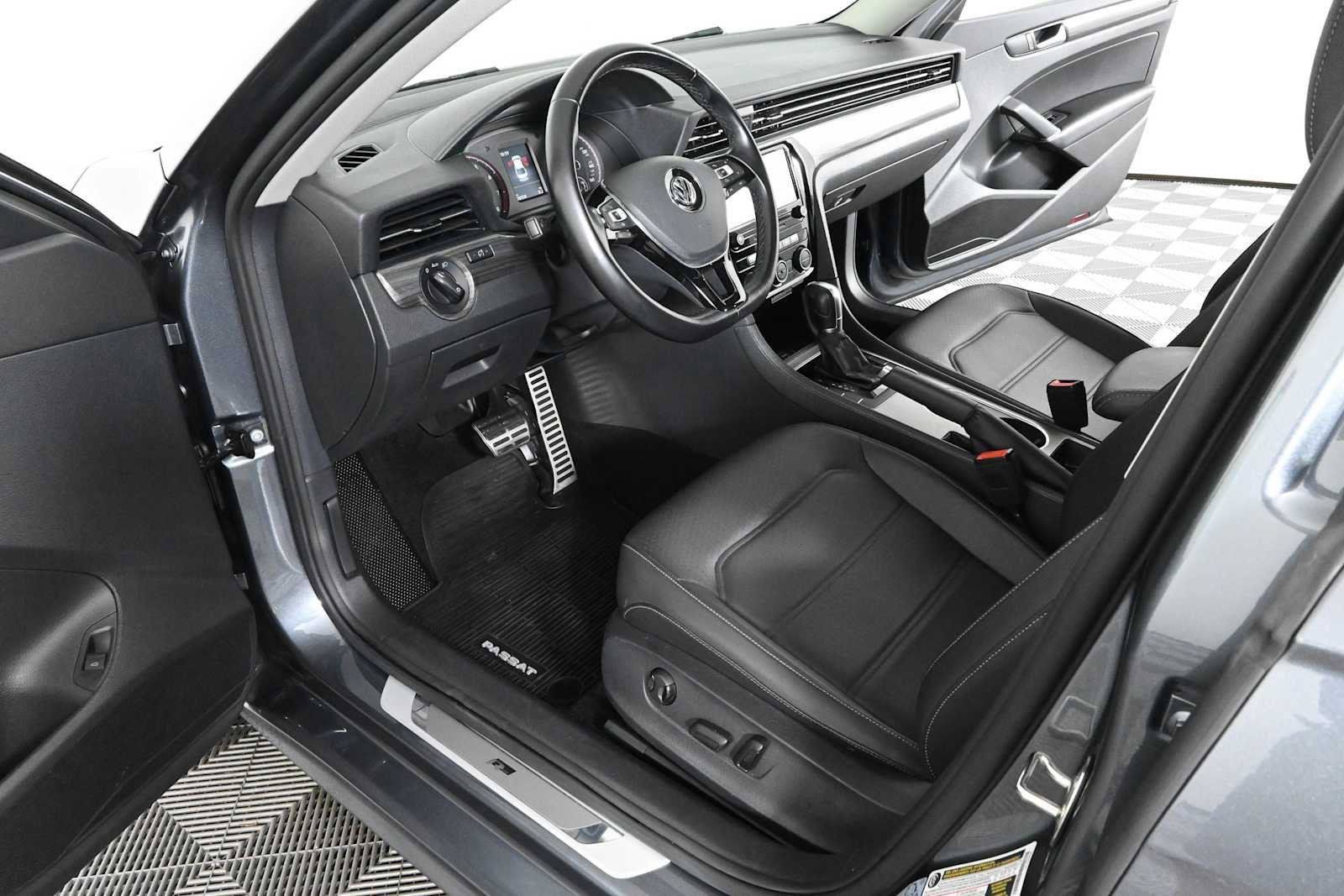 Used 2020 Volkswagen Passat 2.0T R-Line FWD image 16