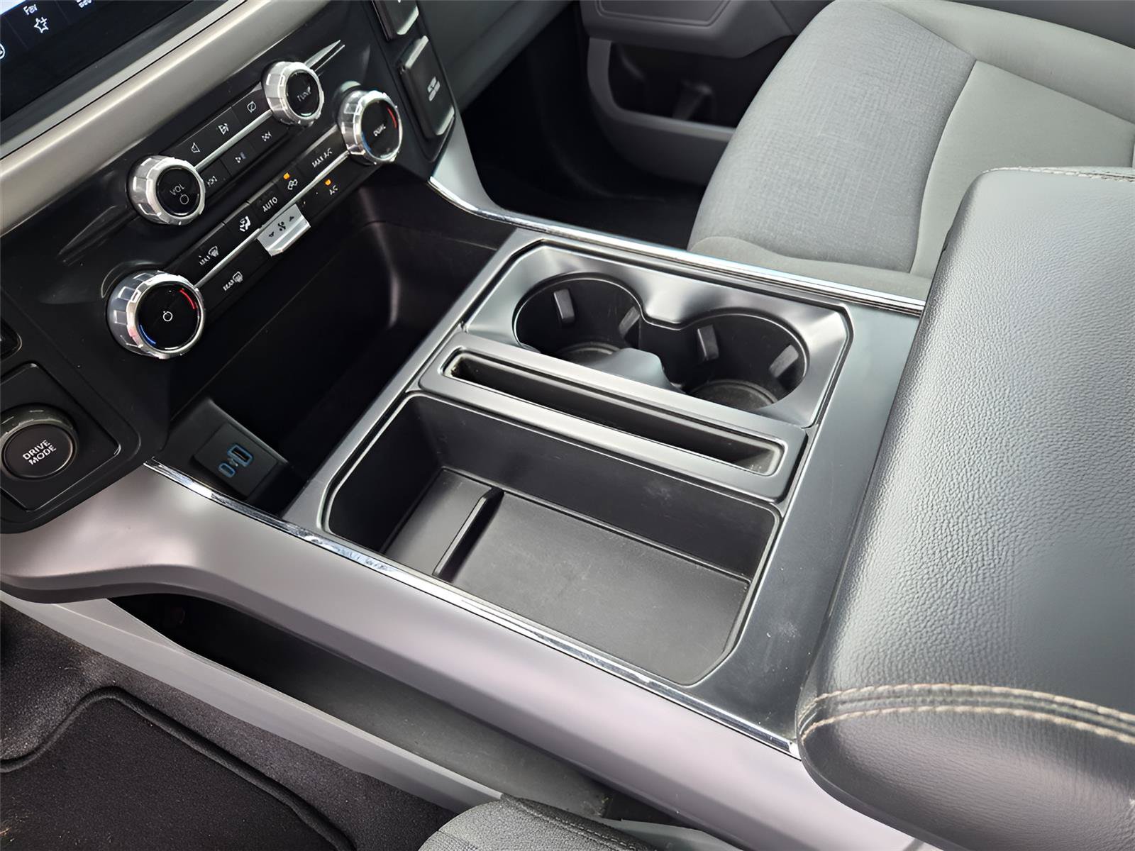 Used 2024 Ford F150 XLT w/ Mobile Office Package RWD image 18
