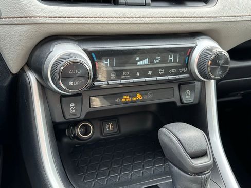 Used 2023 Toyota RAV4 XLE w/ Convenience Package image 22