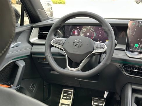 New 2026 Volkswagen Tiguan SE R-Line image 17