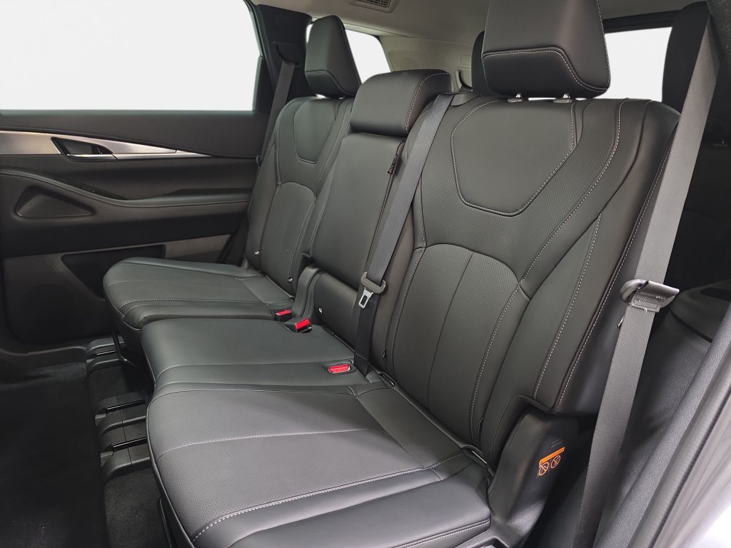 Certified 2026 INFINITI QX60 Pure w/ Cargo Package AWD/4WD image 11