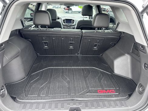 Used 2024 GMC Terrain SLT w/ Infotainment Package II image 11