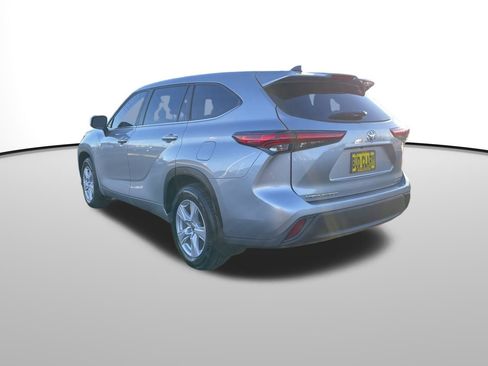 Certified 2023 Toyota Highlander LE image 9