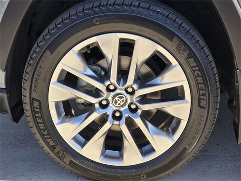 Used 2023 Toyota RAV4 XLE Premium image 9