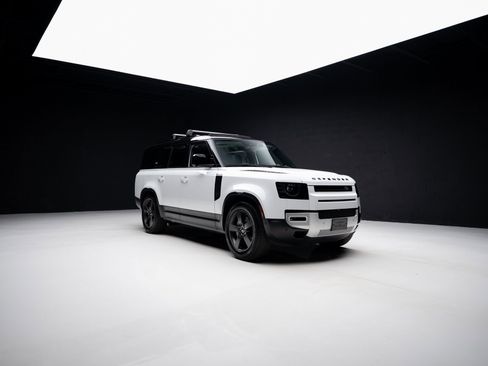 Used 2023 Land Rover Defender 130 SE image 88