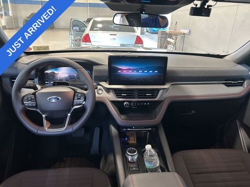Used 2025 Ford Explorer ST-Line image 5