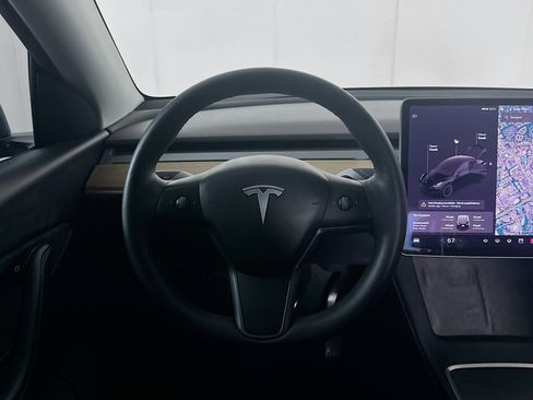 Used 2022 Tesla Model Y Long Range image 17