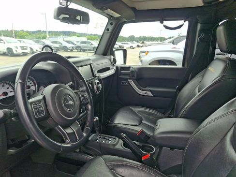 Used 2015 Jeep Wrangler Unlimited Sahara w/ Connectivity Group AWD/4WD image 8