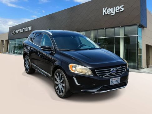 Used 2016 Volvo XC60 T5 Premier w/ Proximity Package FWD image 3
