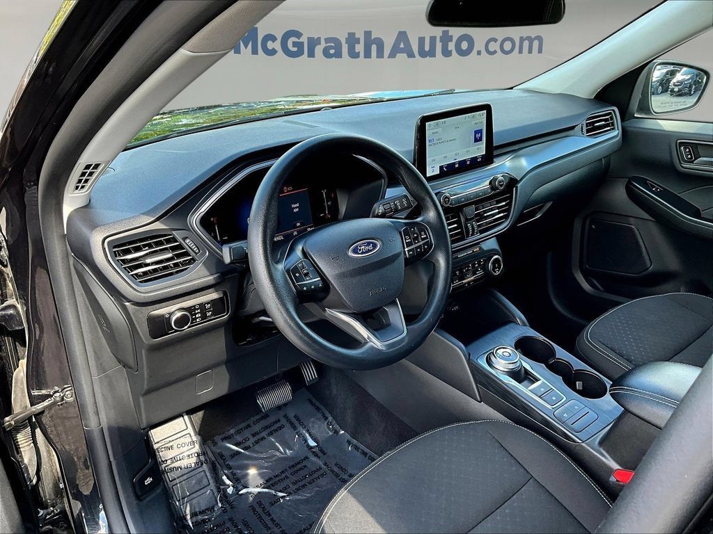 Used 2025 Ford Escape Active AWD/4WD image 19