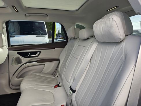 Used 2023 Mercedes-Benz EQS 580 4MATIC SUV image 8