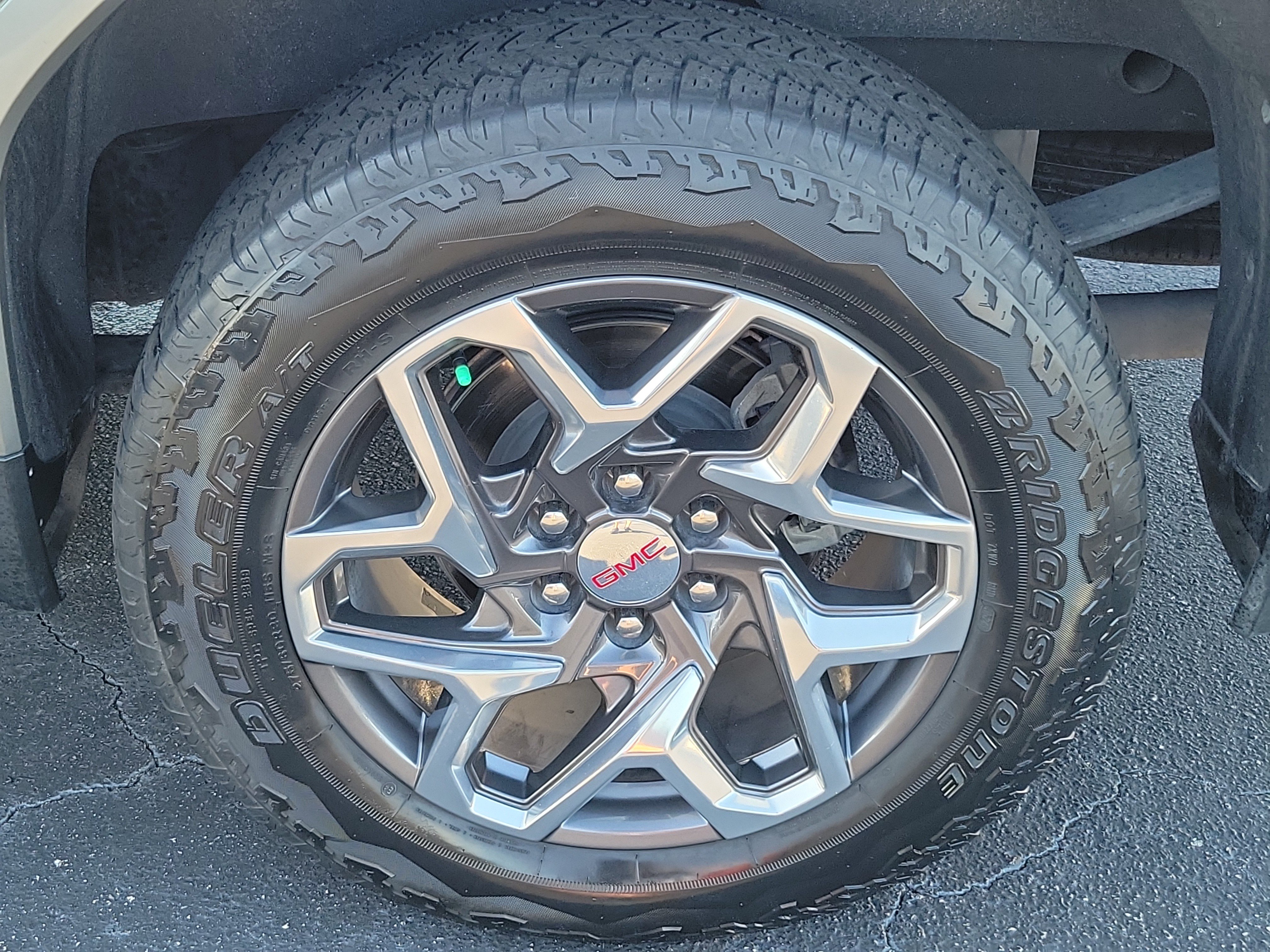 Used 2024 GMC Sierra 1500 SLT w/ SLT Premium Plus Package AWD/4WD image 10