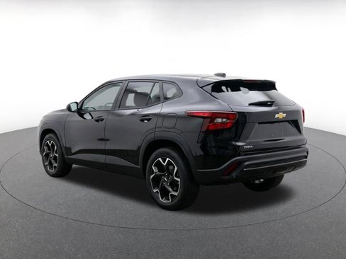 Used 2025 Chevrolet Trax LT w/ LT Convenience Package FWD image 5