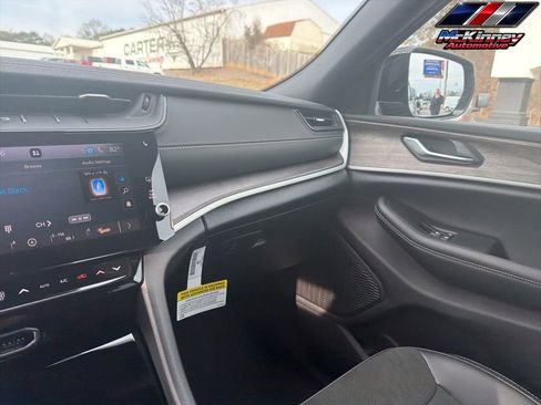 New 2026 Jeep Grand Cherokee Altitude AWD/4WD image 37