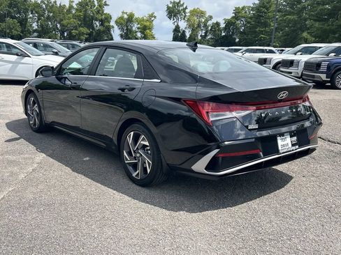 Used 2025 Hyundai Elantra Limited FWD image 5
