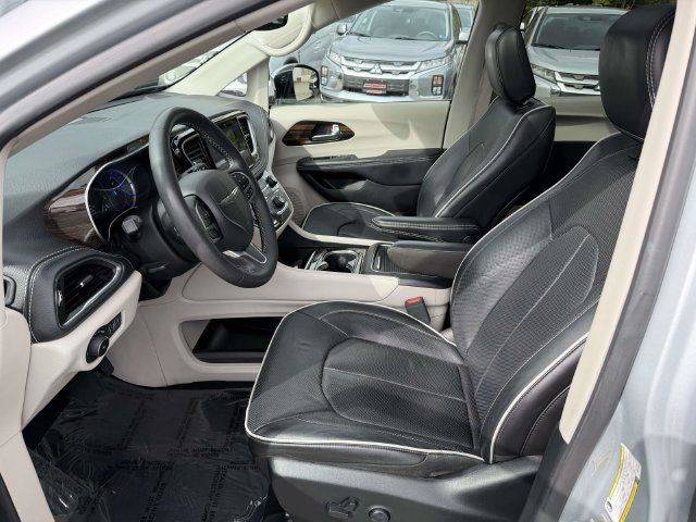Used 2023 Chrysler Pacifica Limited FWD image 16