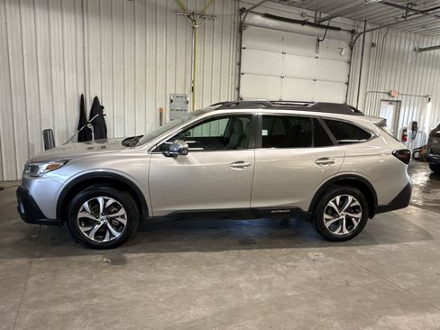 Used 2020 Subaru Outback Limited image 3