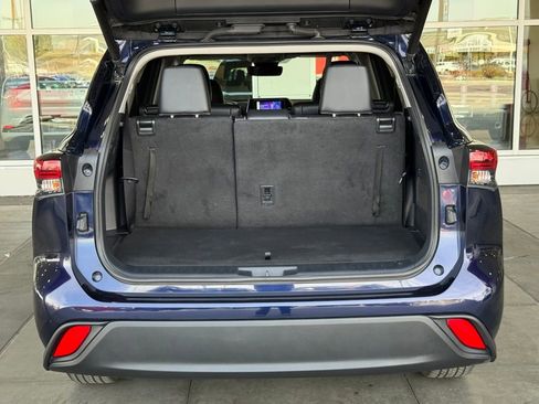 Used 2023 Toyota Highlander XLE image 16