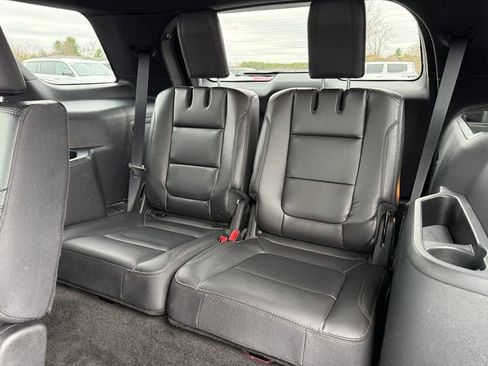Used 2018 Ford Explorer XLT w/ Equipment Group 202A AWD/4WD image 7