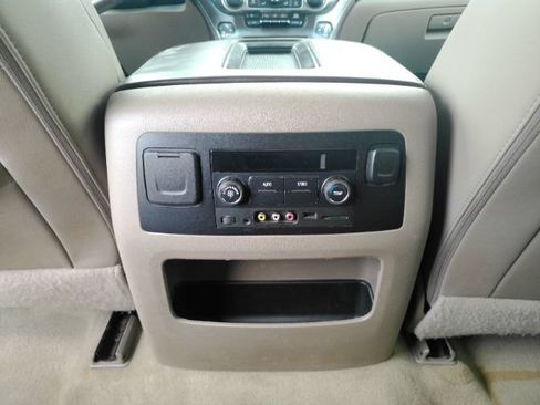 Used 2016 Chevrolet Suburban LT RWD image 30