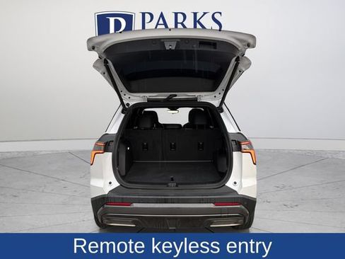 Used 2025 Chevrolet Equinox ACTIV w/ Safety and Technology Package AWD/4WD image 19