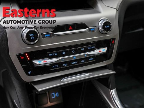 Used 2022 Ford Explorer XLT w/ Equipment Group 202A image 20