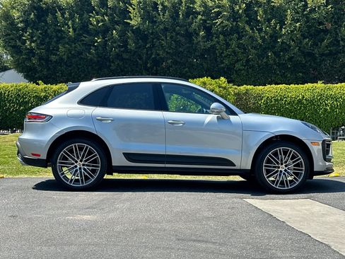 Certified 2026 Porsche Macan AWD/4WD image 9