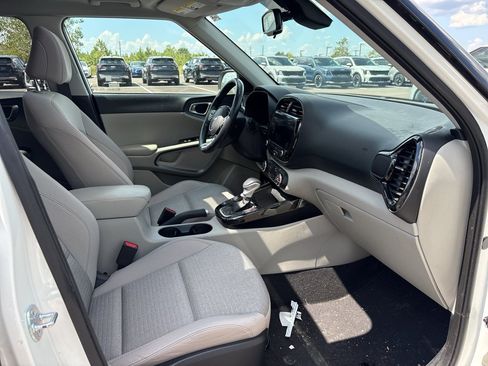 Used 2024 Kia Soul EX FWD image 23
