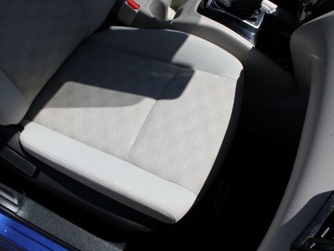 Used 2020 Nissan Rogue Sport SV FWD image 12