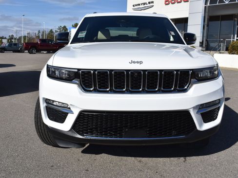 Used 2025 Jeep Grand Cherokee Limited w/ Luxury Tech Group II image 4