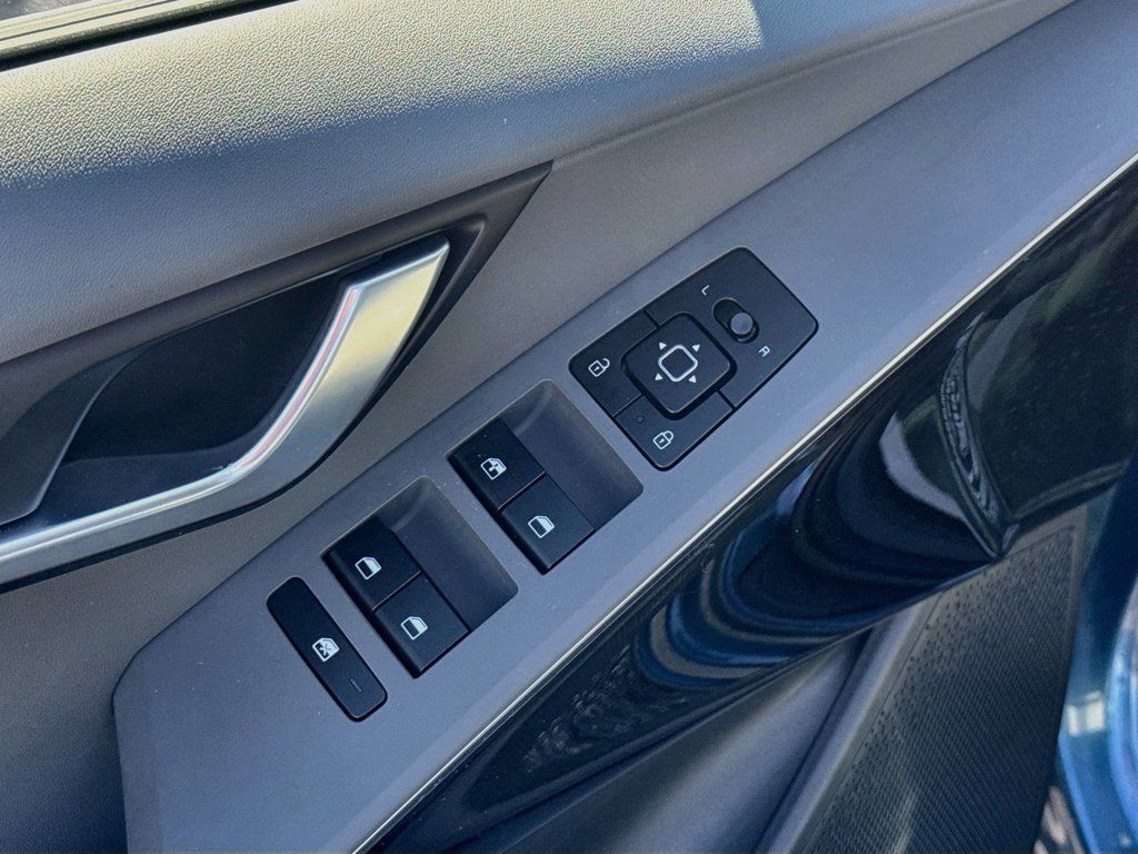 Certified 2025 Kia Niro EX FWD image 21
