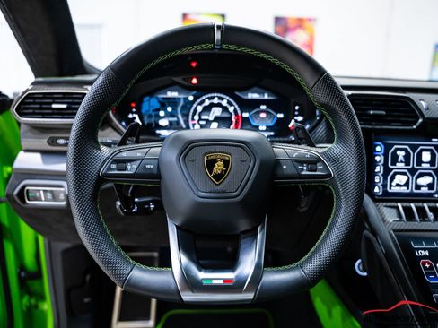 Used 2022 Lamborghini Urus AWD/4WD image 74