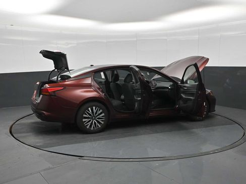 Used 2024 Nissan Altima 2.5 SV image 39