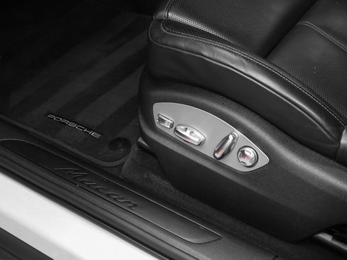 Certified 2024 Porsche Macan image 25