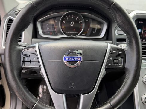 Used 2017 Volvo XC60 T5 Dynamic w/ Preferred Option Package FWD image 9