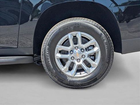 Used 2026 Chevrolet Suburban LS RWD image 10