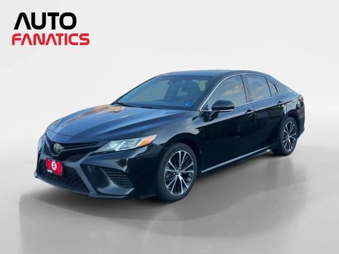 Used 2019 Toyota Camry SE w/ Convenience Package FWD image 1