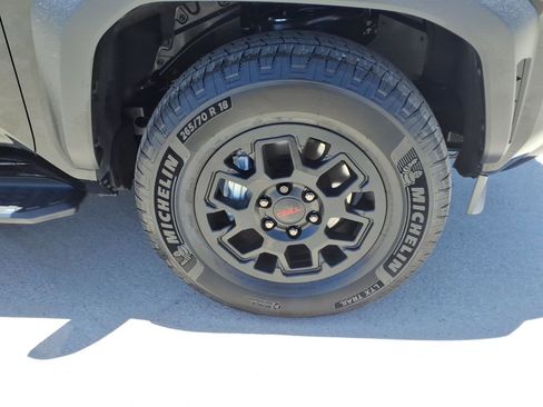 Used 2025 Toyota 4Runner TRD Off-Road Premium AWD/4WD image 9