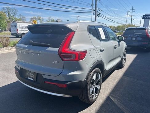 Certified 2025 Volvo XC40 B5 Plus AWD/4WD image 5
