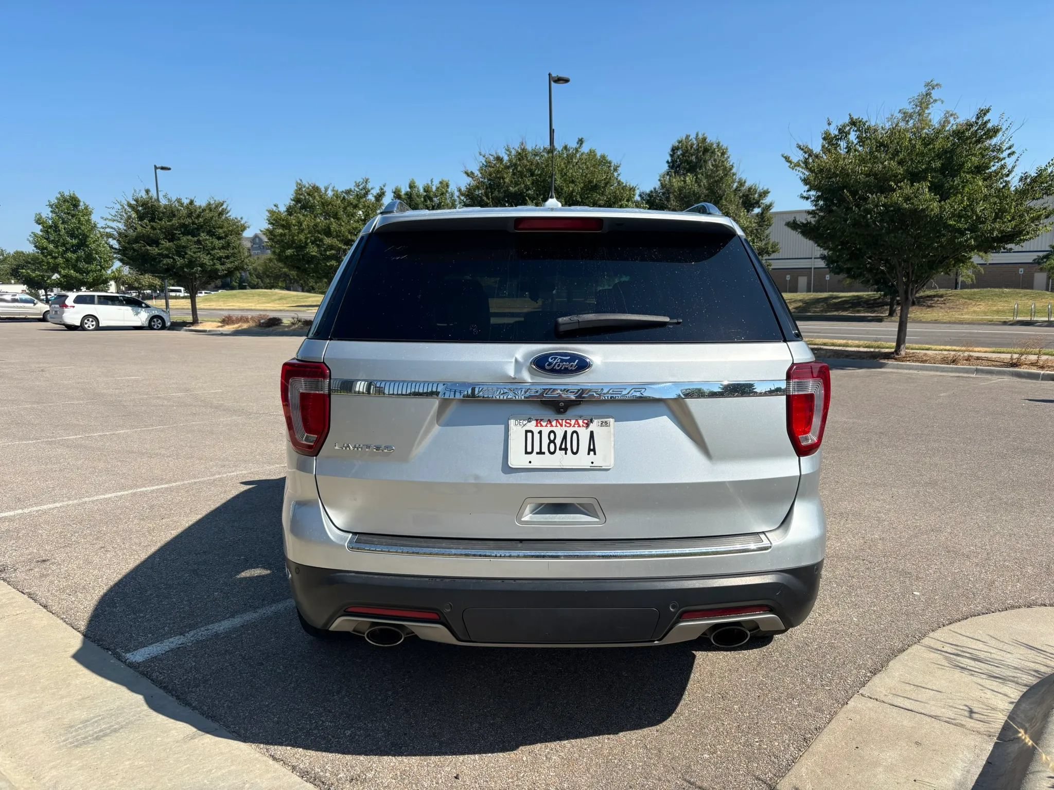 Used 2018 Ford Explorer Limited w/ Equipment Group 301A FWD image 6