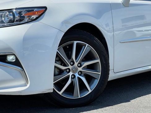 Used 2018 Lexus ES 300h w/ Navigation Package FWD image 2