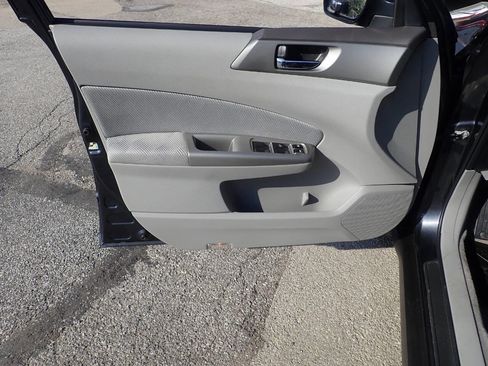 Used 2010 Subaru Forester 2.5X Premium image 13