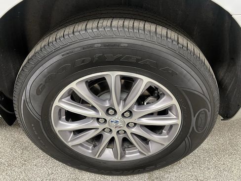 Used 2024 Buick Enclave Premium image 17