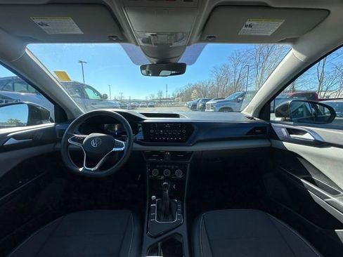 Used 2023 Volkswagen Taos SE image 2