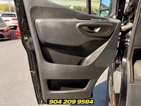 Used 2019 Mercedes-Benz Sprinter 2500 image 17