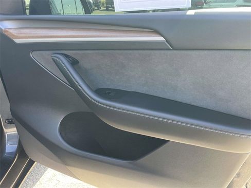 Used 2024 Tesla Model Y Performance image 25