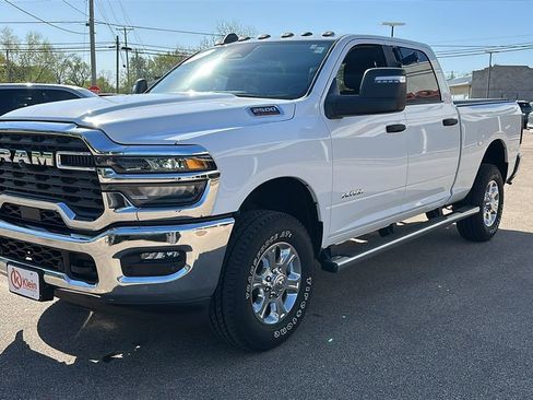 Used 2025 RAM 2500 Big Horn AWD/4WD image 3